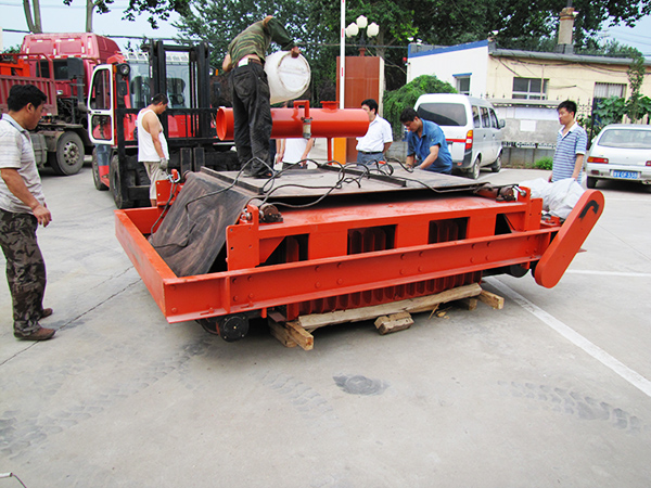 电磁带式除铁器