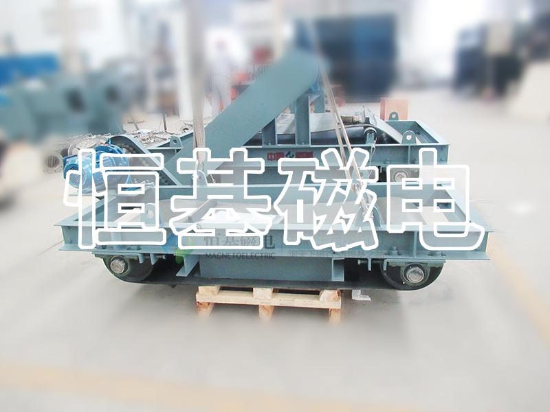 悬挂式永磁除铁器