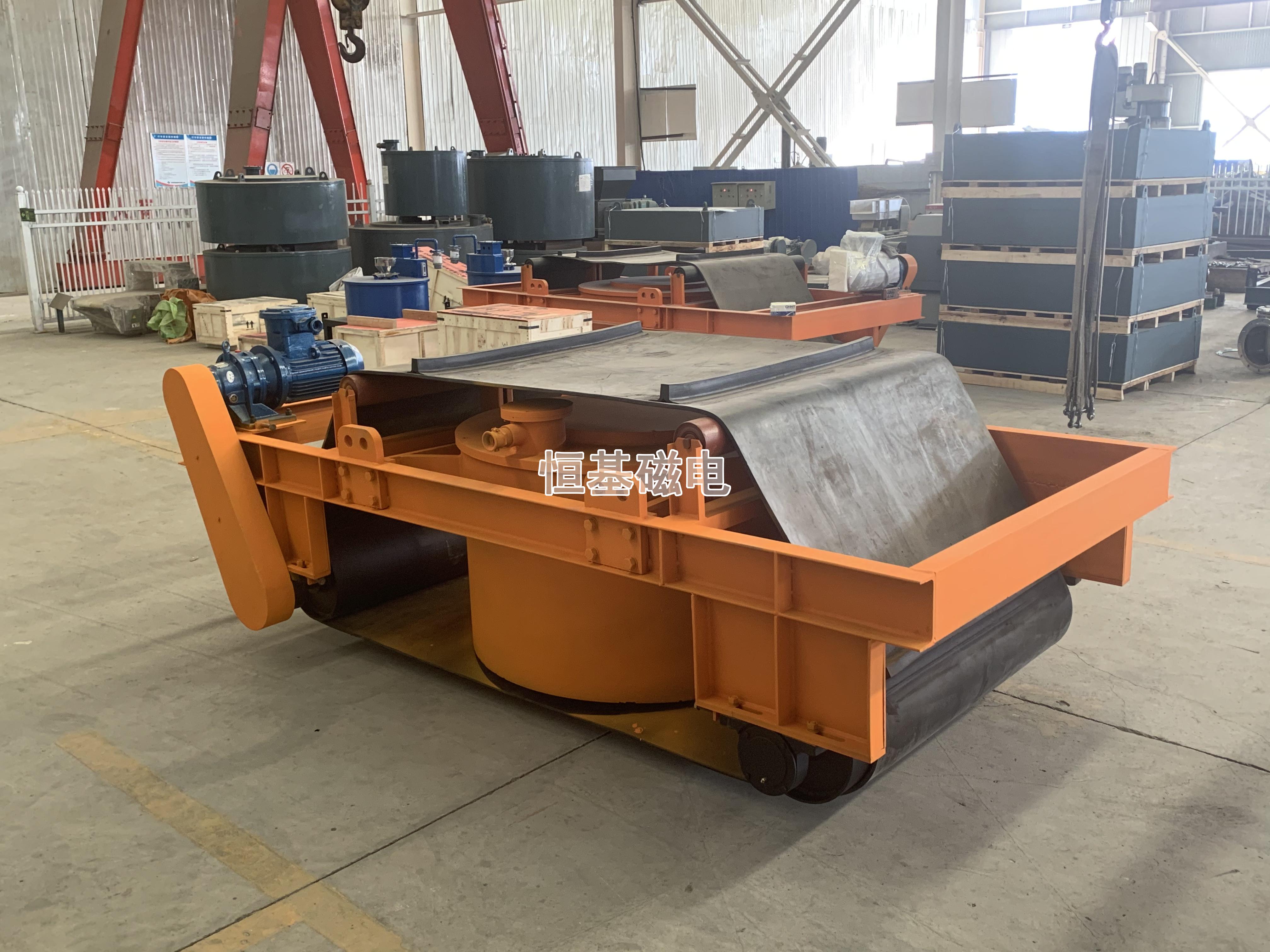 悬挂式电磁除铁器